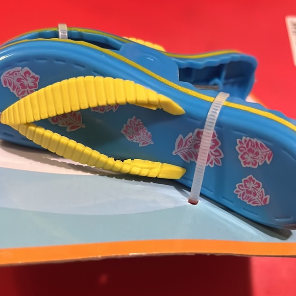 Flip Flops Clips Towel Clips for beach Chairs, 2 Clips NEW BNIP - Picture 3 of 6